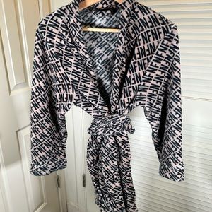 Fashion Nova Robe Cozy Fits Any Size